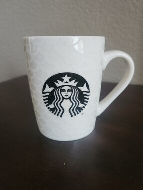 Starbucks 2020 White Mermaid Fish Scales Coffee Mug Black Face EUC $19